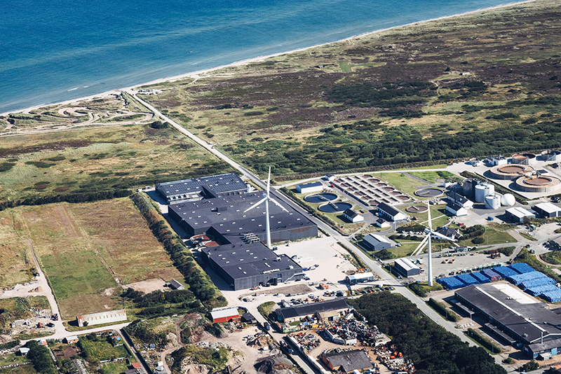 Skagen Salmon ligger ud til Skagens vestkyst, hvor et nedgravet rør er den direkte forsyning af havvand til RAS-anlægget (foto: 7PixelsFilm, Csaba Labancz).