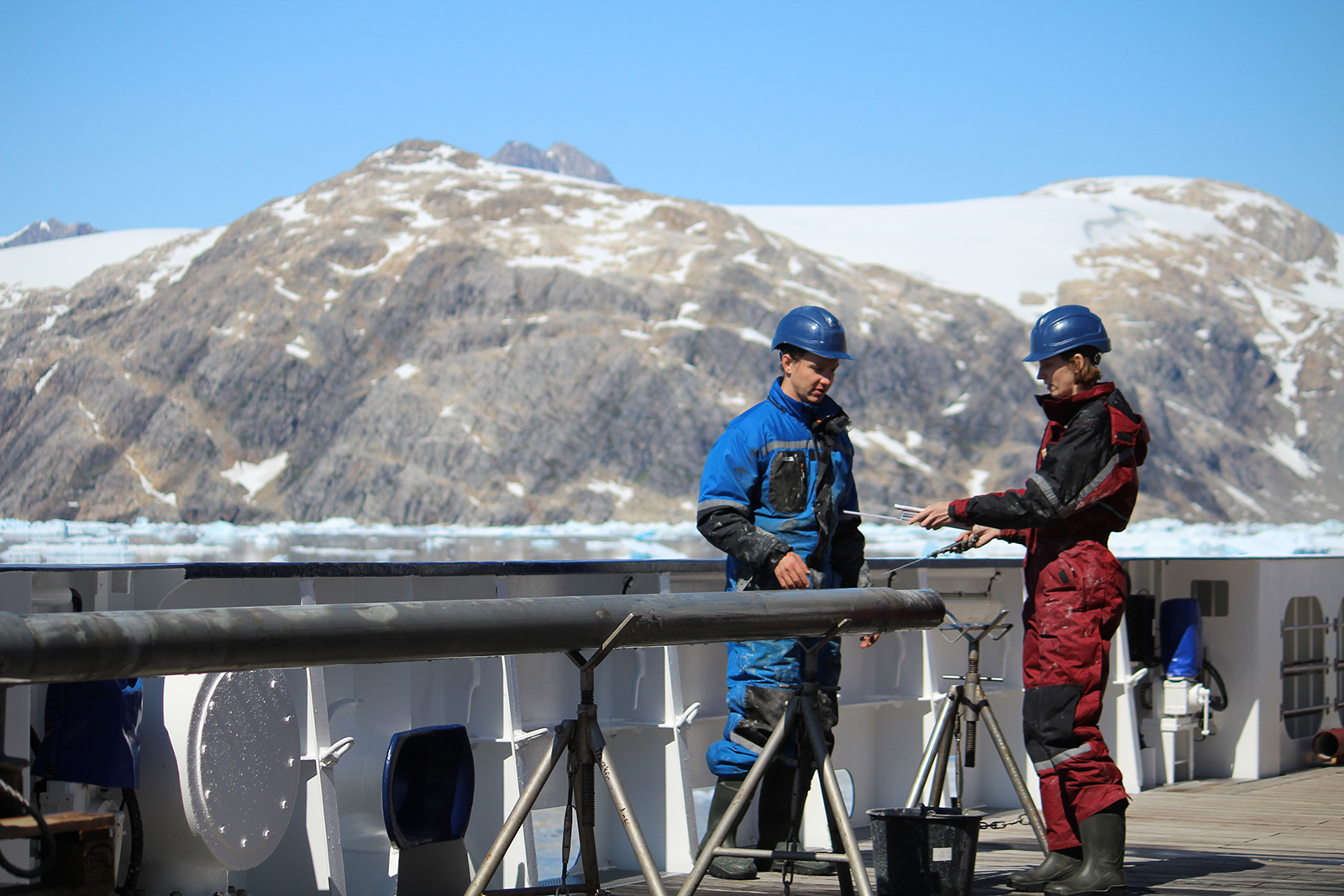 Udtagning af prøver fra sedimentkerne i Grønland. Foto: Lukas L. Taenzer